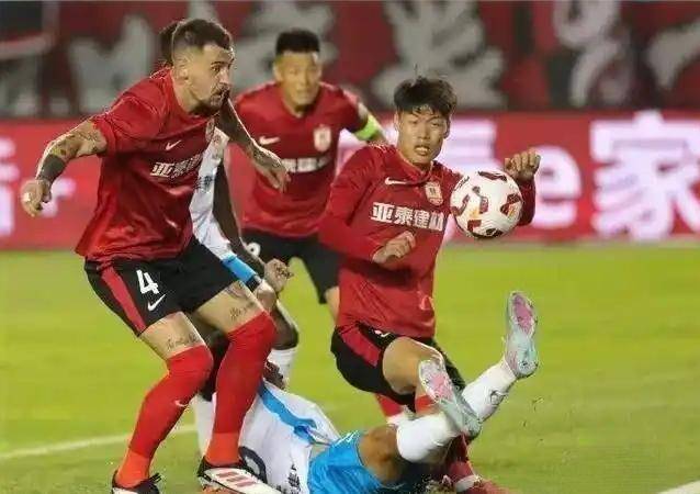 贝博中国平台包含今晨体能课后，皇家社会回应争议备战中超，更衣室稳定，赛程密集仍需轮换的词条